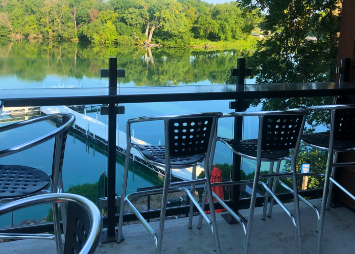 Lakeside Restaurant and Pub - Image 3