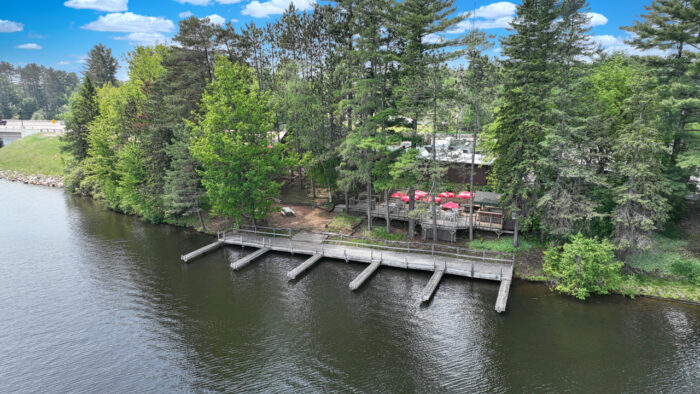 Iconic Northwoods Supper Club on Premier Waterfront Location - Image 9