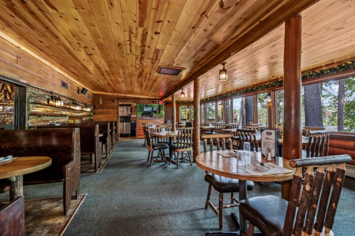 Iconic Northwoods Supper Club on Premier Waterfront Location - Image 5