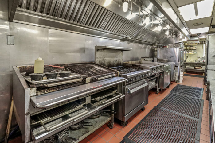 Iconic Northwoods Supper Club on Premier Waterfront Location - Image 10