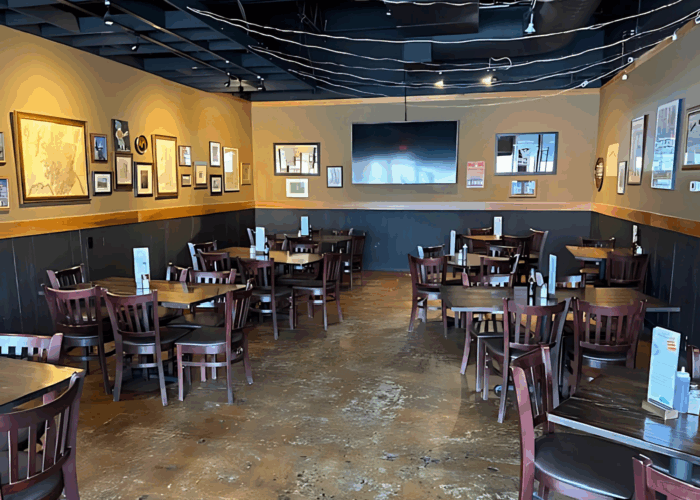 Restaurant Bar with Patio - Image 2