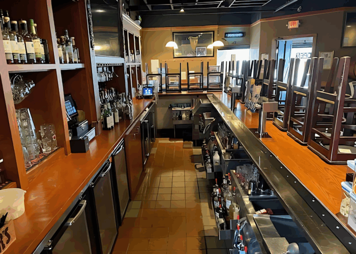 Restaurant Bar with Patio - Image 3