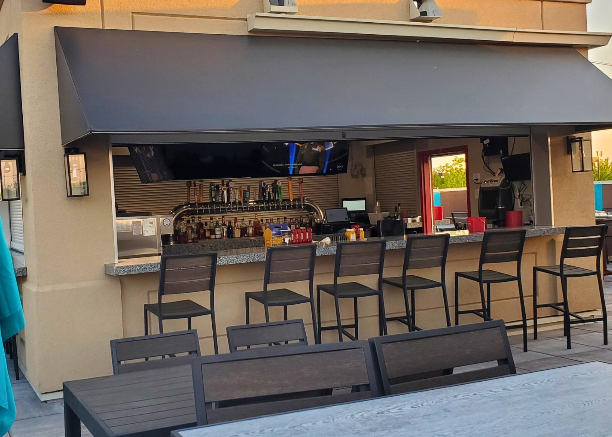 Restaurant, Bar & Rooftop Patio - Image 4