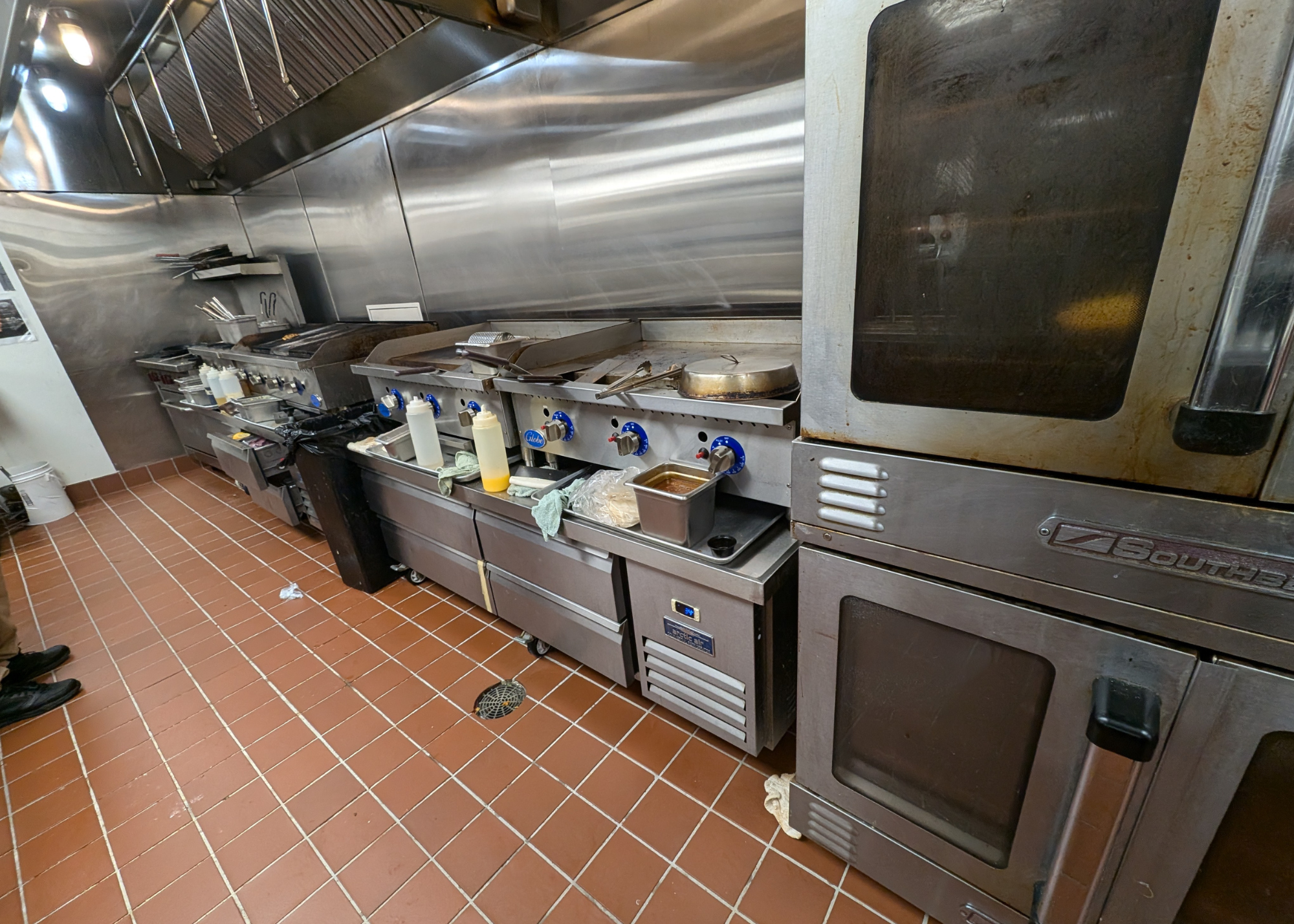 Restaurant, Bar & Rooftop Patio - Image 6