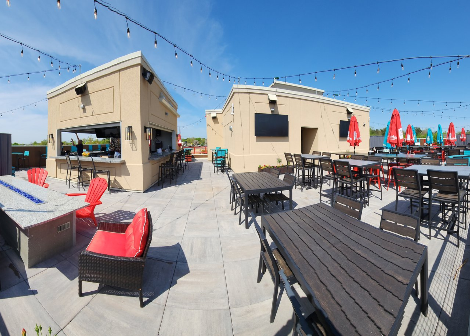 Restaurant, Bar & Rooftop Patio - Image 3