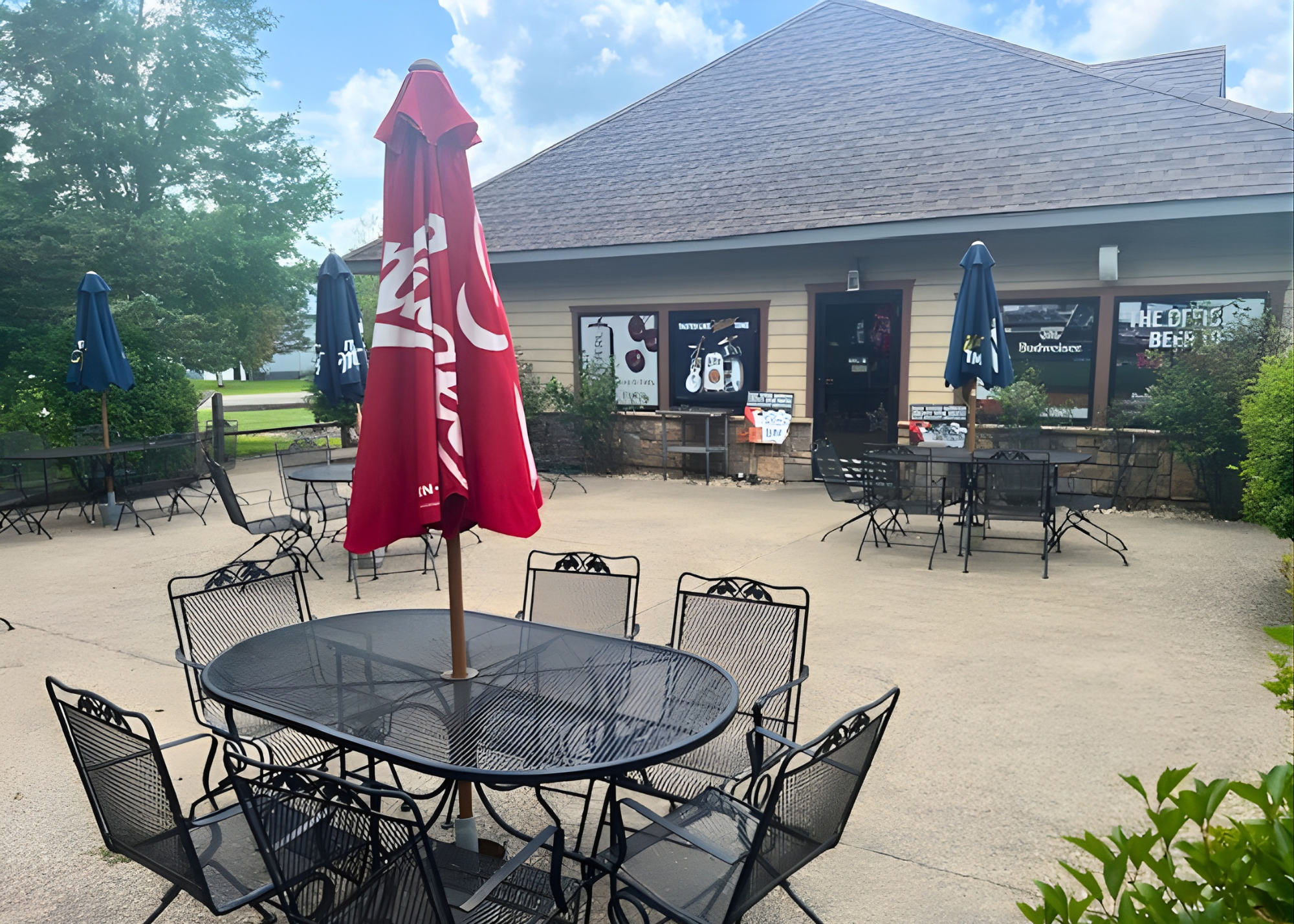 The Ozark Tavern - Image 4