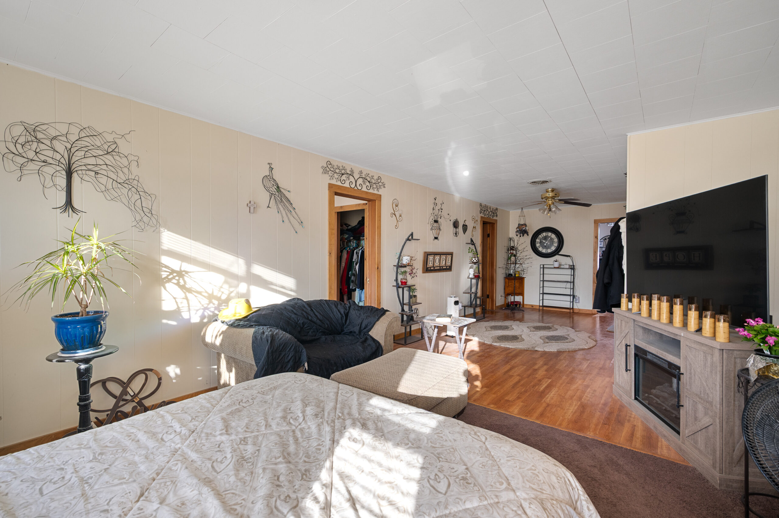 Mugshotz Sports Bar & Grill - Image 6