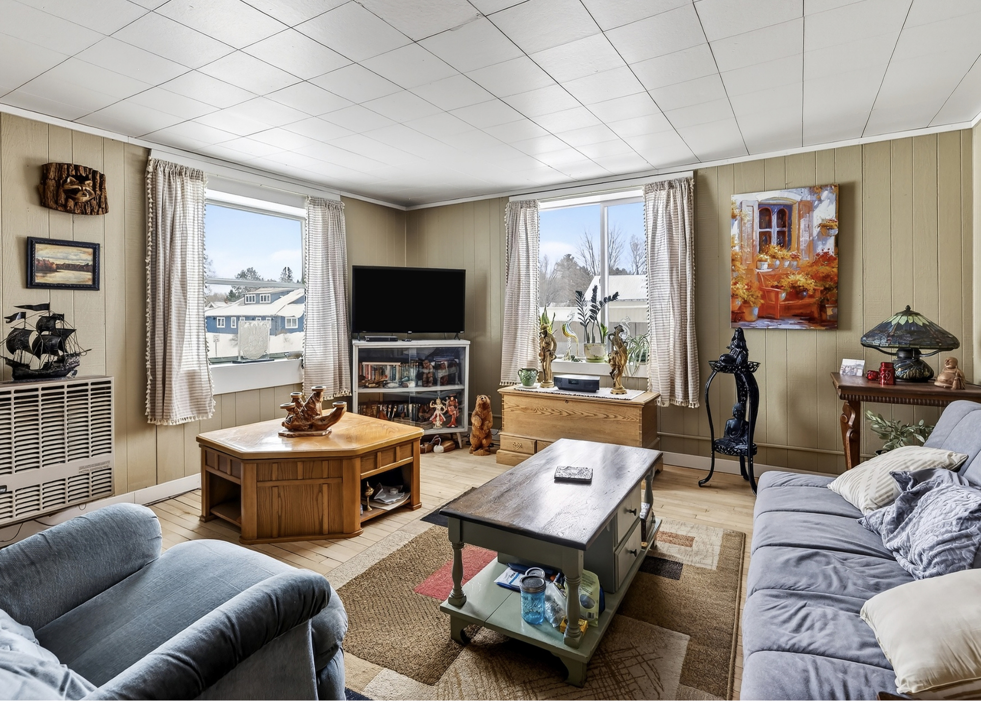 Turnkey Bar + Remodeled Apartment - Image 5