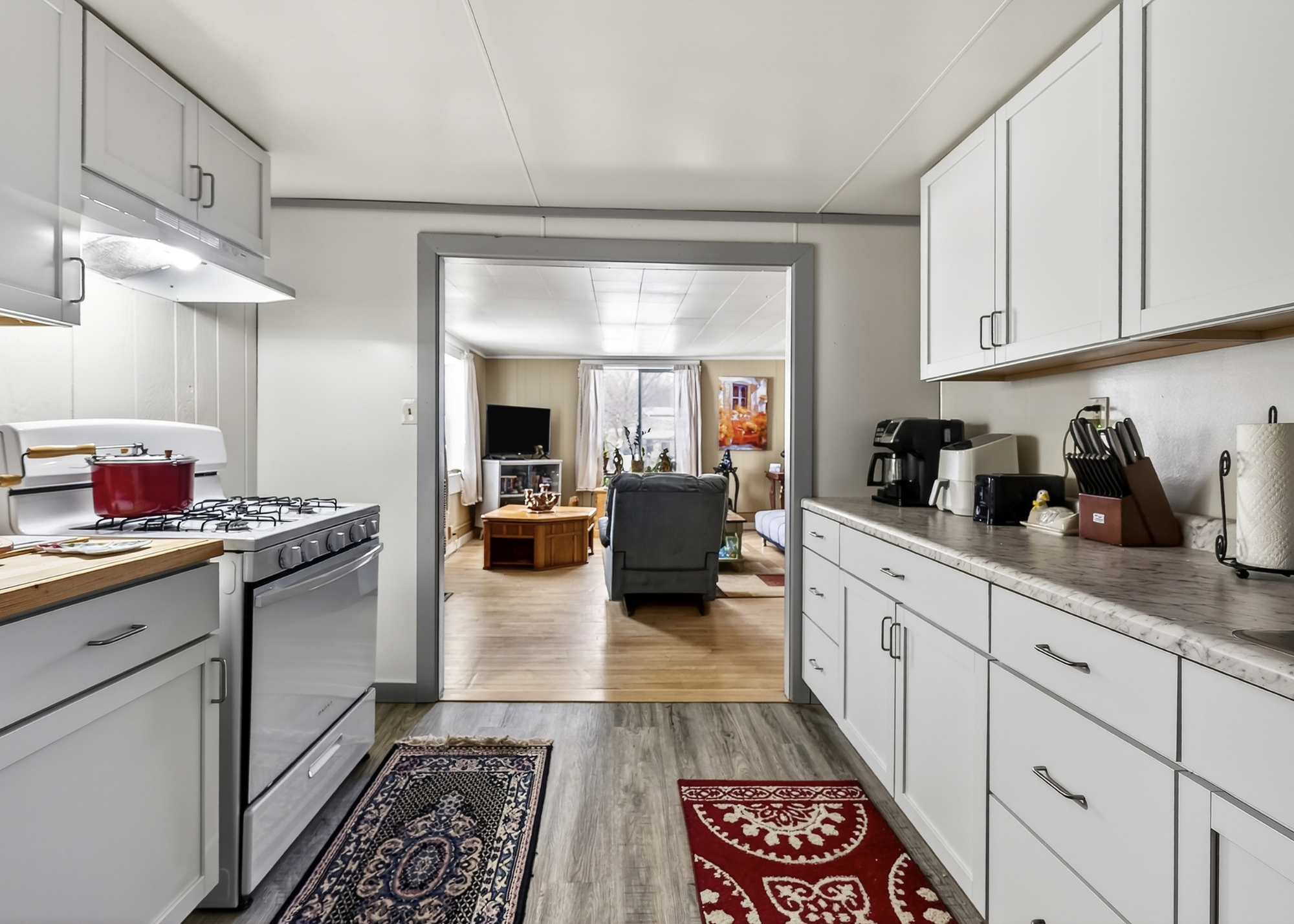 Turnkey Bar + Remodeled Apartment - Image 4